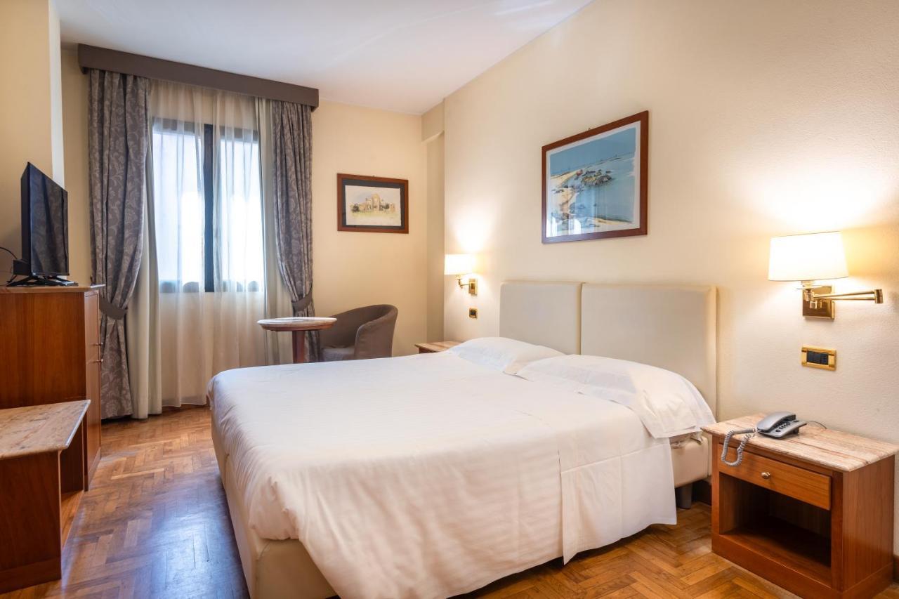 Hotel Airone - Ombrellone Incluso Al Bagno Dolce Vita A Marina Dal 1 Giugno Al 15 Settembre โกรเซตโต ภายนอก รูปภาพ