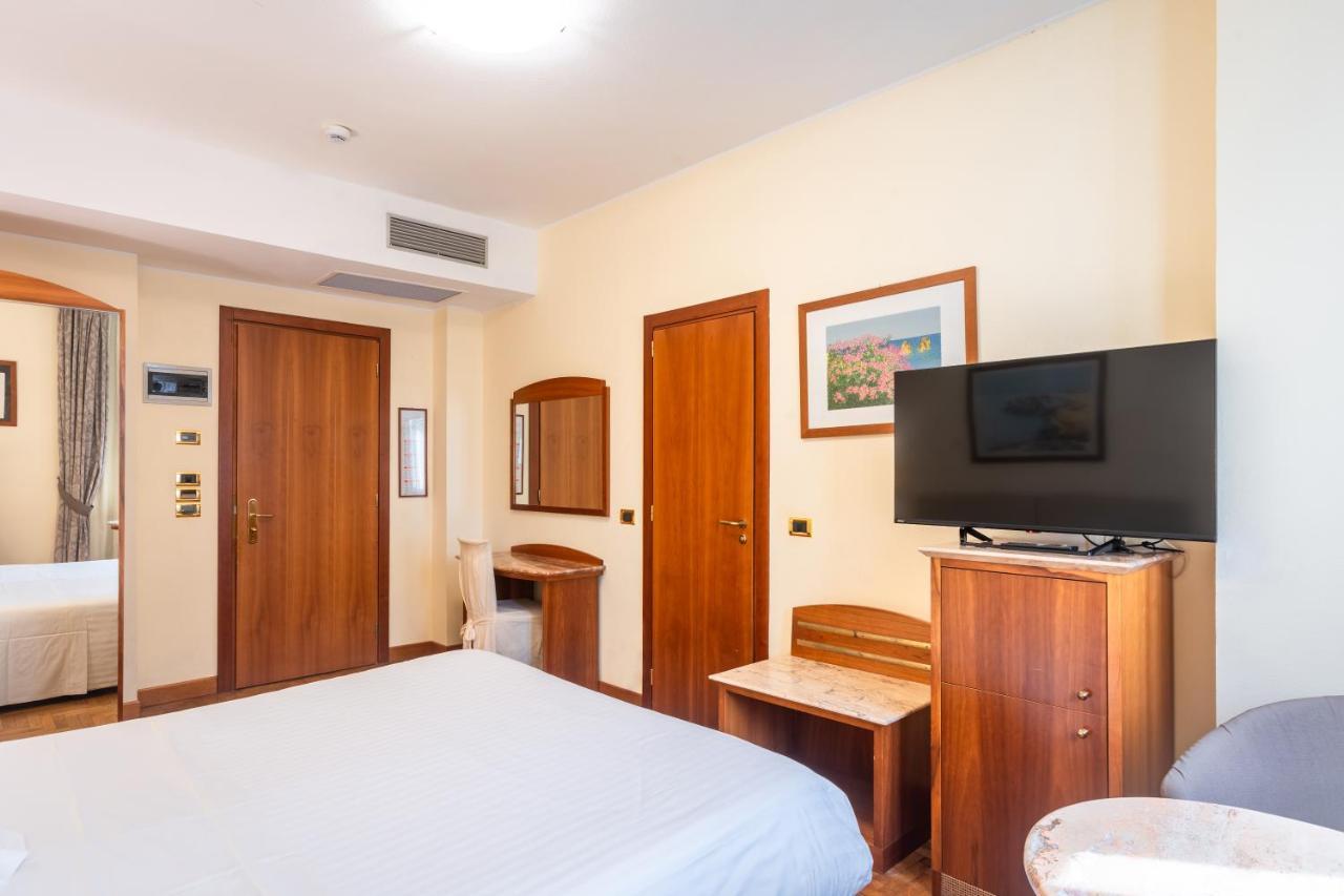 Hotel Airone - Ombrellone Incluso Al Bagno Dolce Vita A Marina Dal 1 Giugno Al 15 Settembre โกรเซตโต ภายนอก รูปภาพ