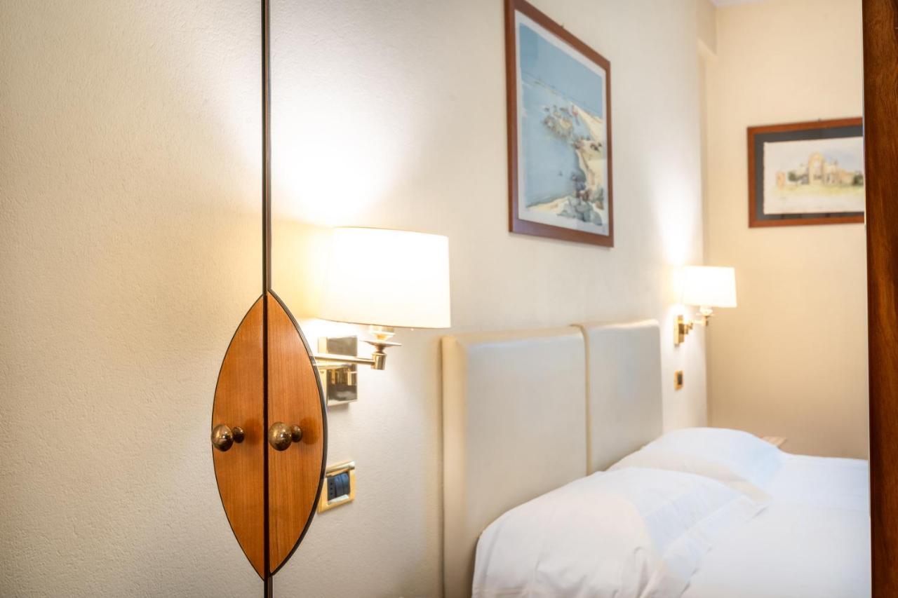 Hotel Airone - Ombrellone Incluso Al Bagno Dolce Vita A Marina Dal 1 Giugno Al 15 Settembre โกรเซตโต ภายนอก รูปภาพ