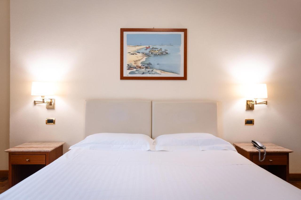 Hotel Airone - Ombrellone Incluso Al Bagno Dolce Vita A Marina Dal 1 Giugno Al 15 Settembre โกรเซตโต ห้อง รูปภาพ