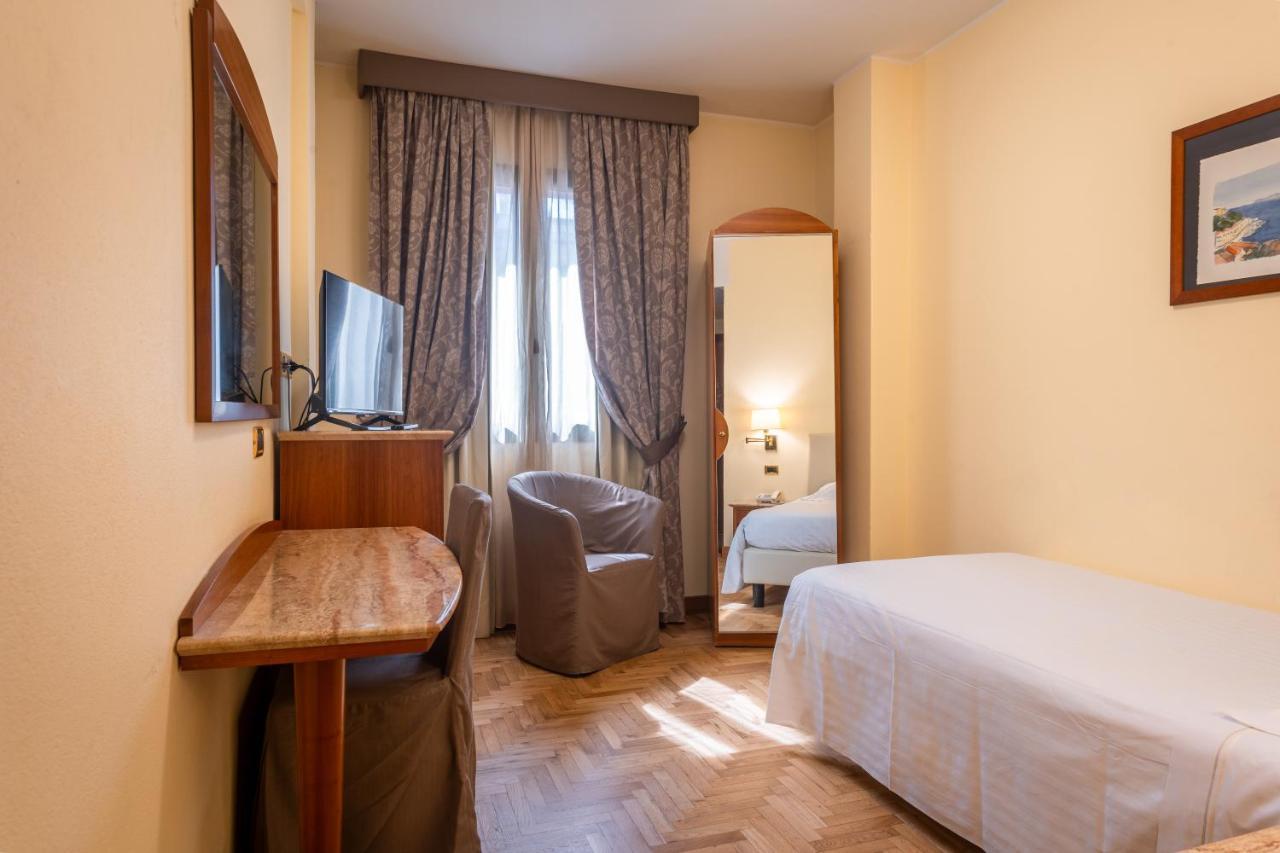 Hotel Airone - Ombrellone Incluso Al Bagno Dolce Vita A Marina Dal 1 Giugno Al 15 Settembre โกรเซตโต ห้อง รูปภาพ